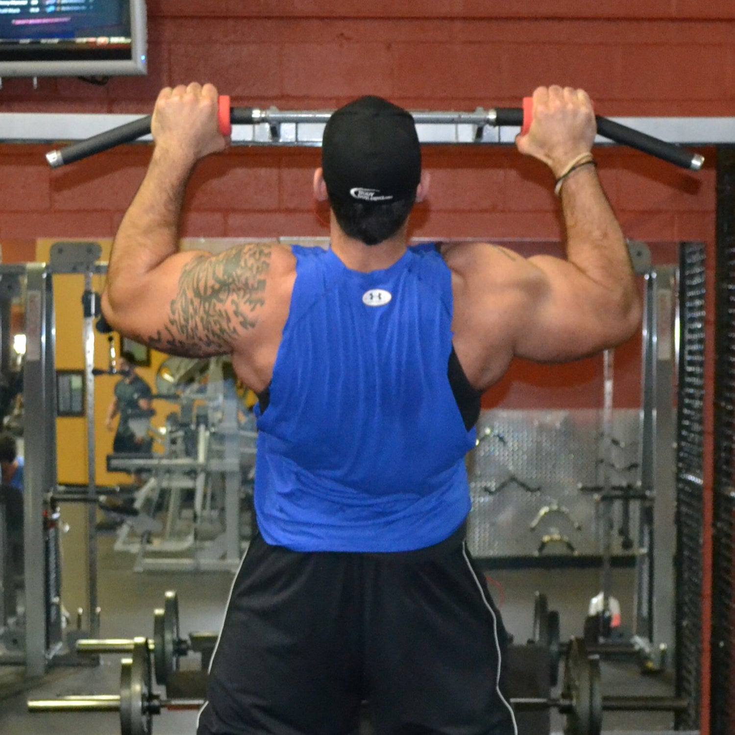 Pull-ups & chin-ups with Fat Gripz Fat Grips Fat Gripz fat grips bigger biceps grip strength dumbbell grips barbell grips strength training equipment 